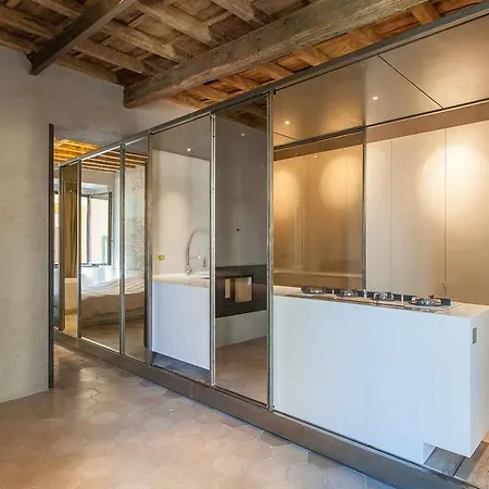 Loophouse Spanish Steps *