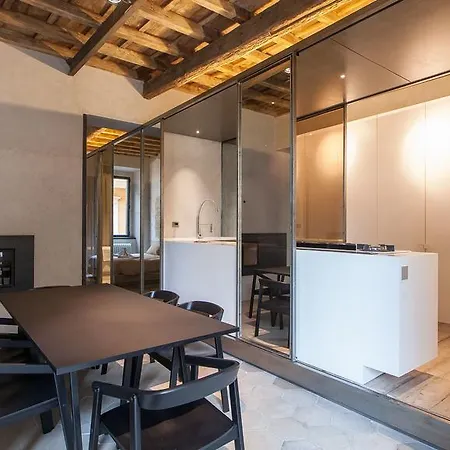 Loophouse Spanish Steps *